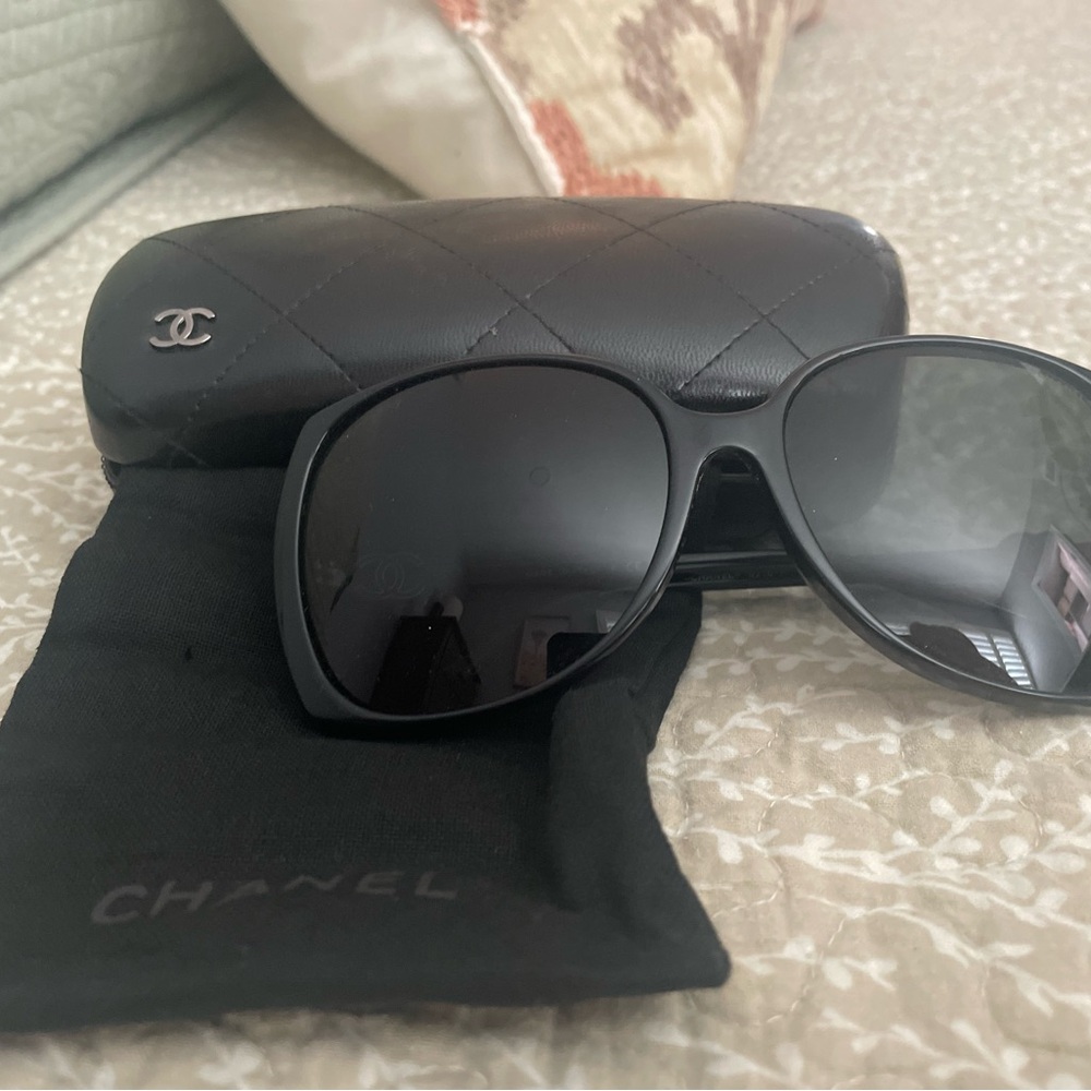 Authentic - Chanel Sunglasses - with case and cloth